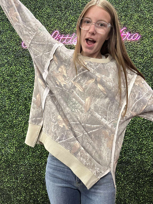 EXPOSED SEAM CAMO SWEATSHIRT