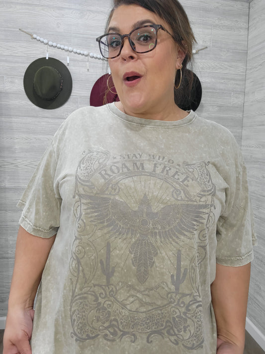 STAY WILD GRAPHIC TEE