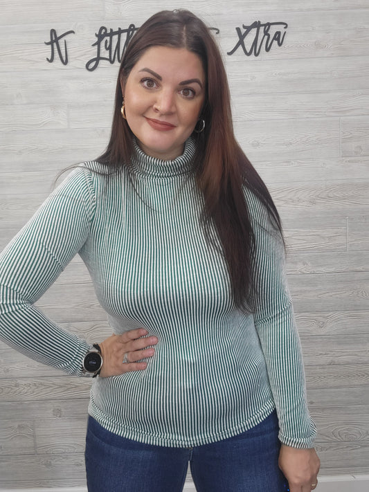 HUNTER GREEN RIBBED TURTLE NECK