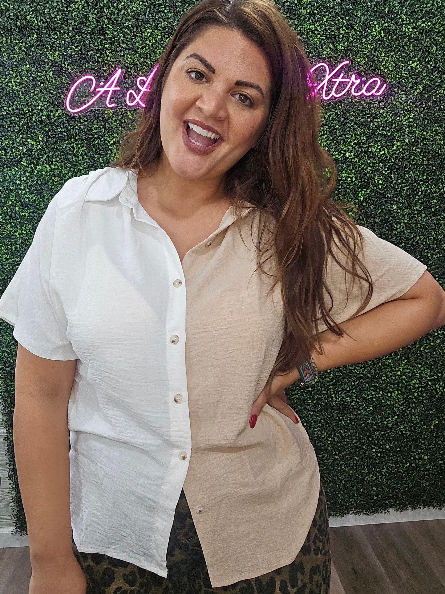 THE REESE LIGHTWEIGHT BUTTON SHIRT TAN/WHITE