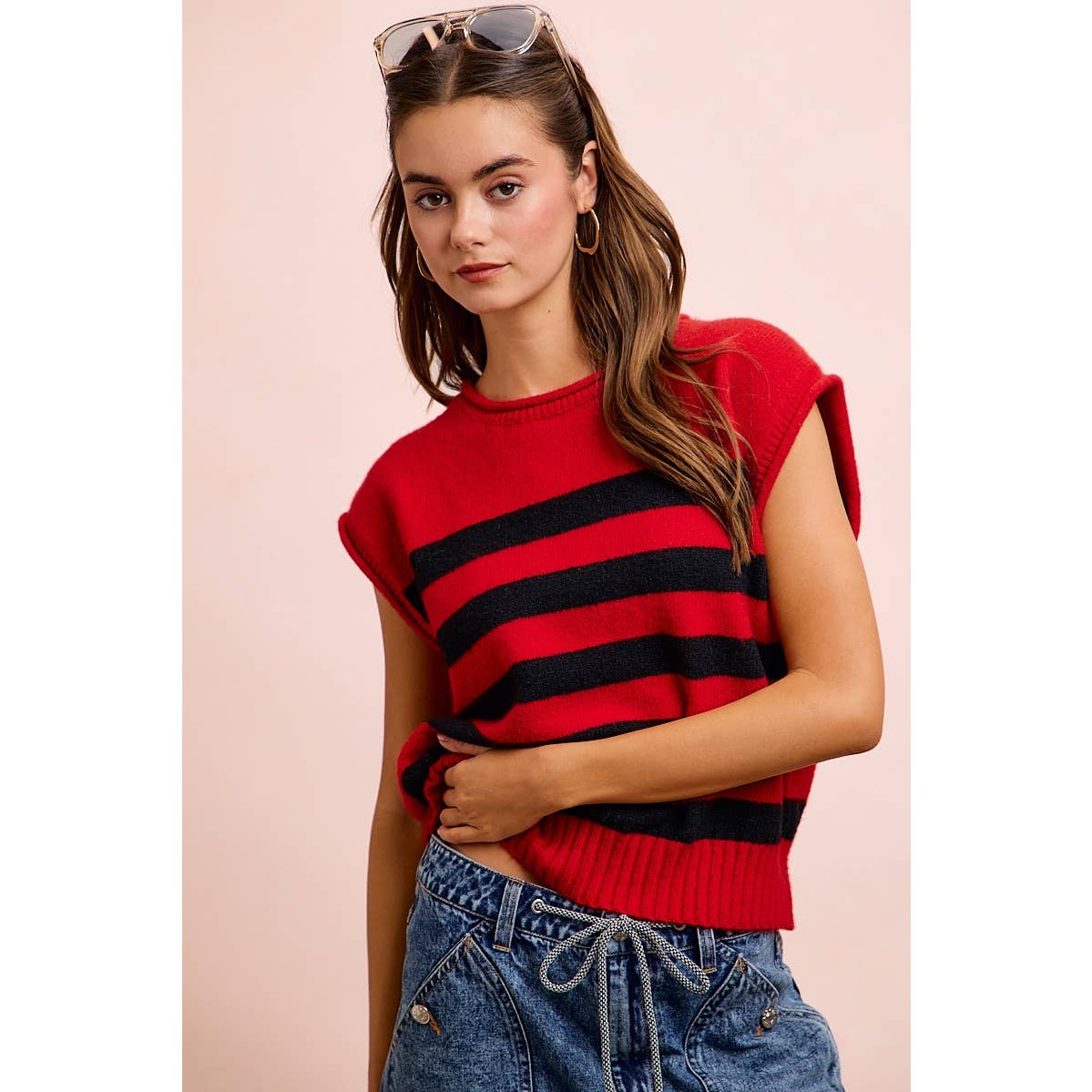 STRIPED SLEEVELESS KNIT TOP: RED/BLACK / S