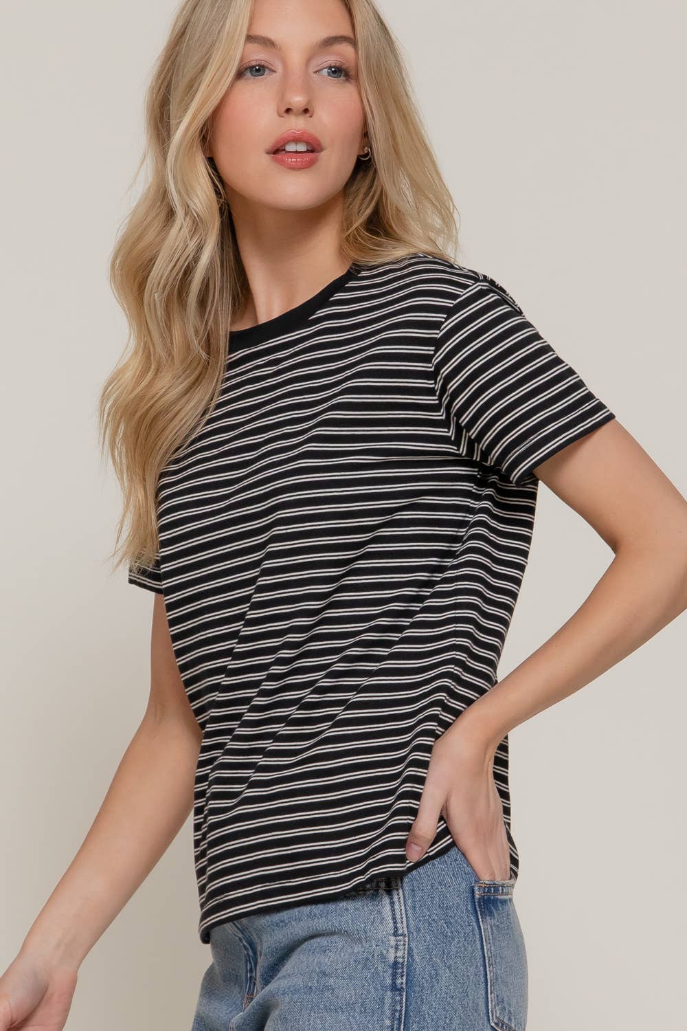 Black/White Short Sleeve Round Neck Stripe Tee