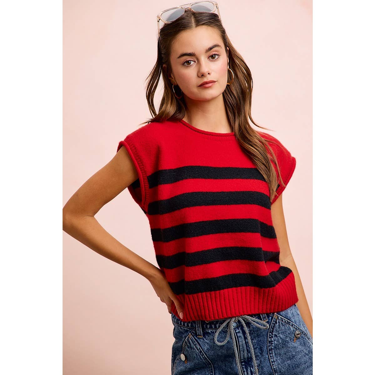 STRIPED SLEEVELESS KNIT TOP: RED/BLACK / S