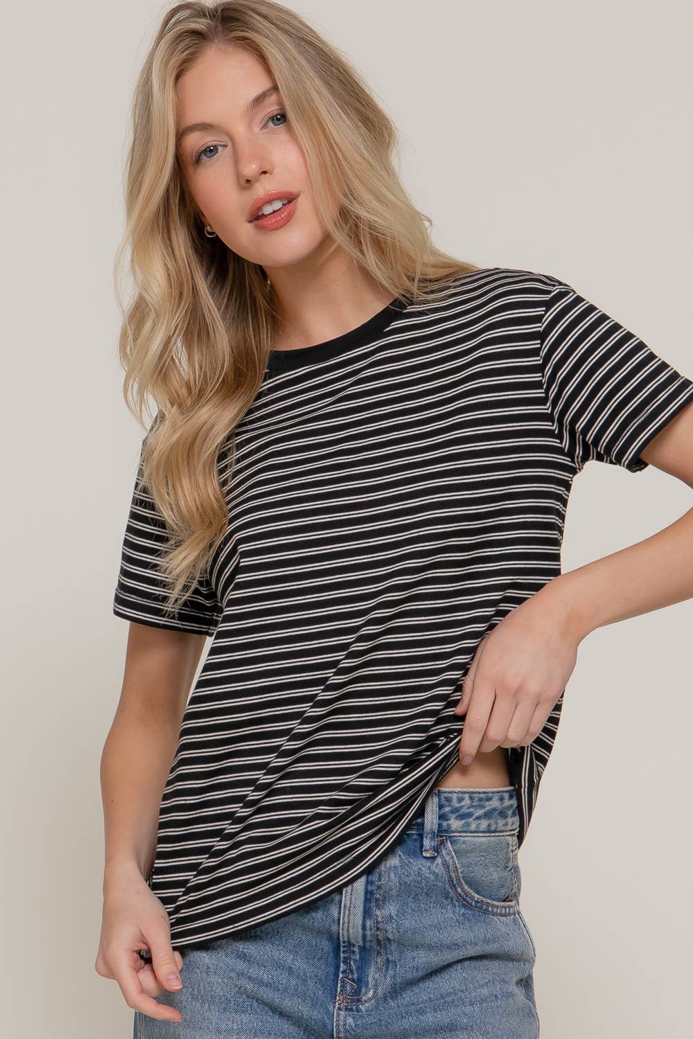 Black/White Short Sleeve Round Neck Stripe Tee