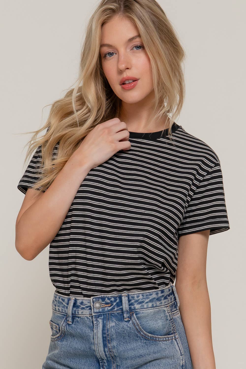 Black/White Short Sleeve Round Neck Stripe Tee