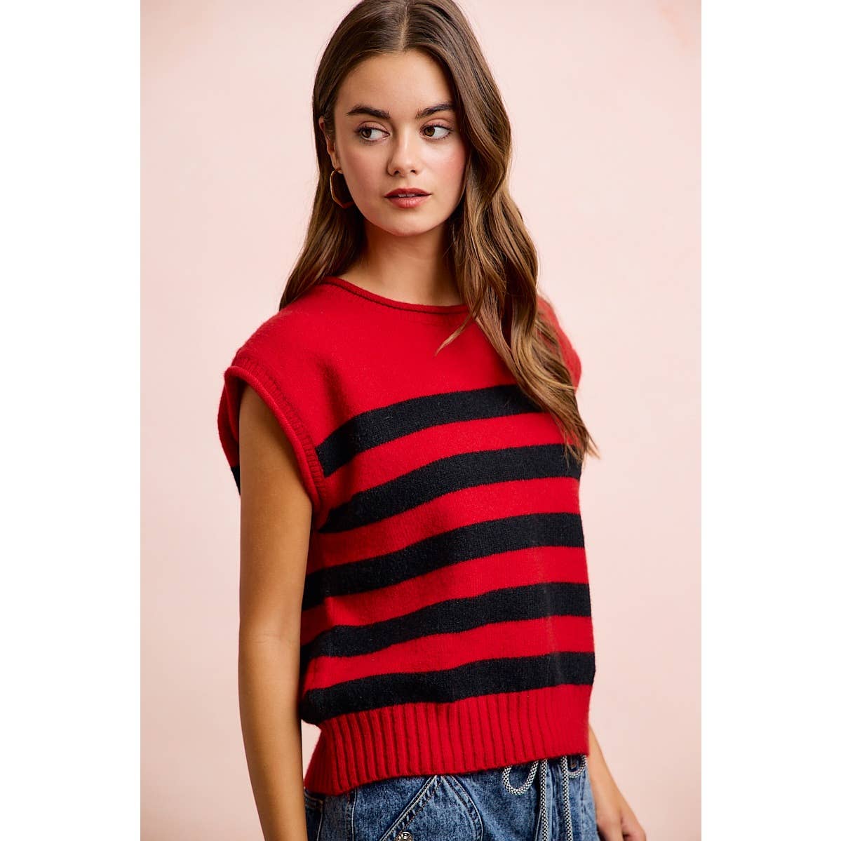 STRIPED SLEEVELESS KNIT TOP: RED/BLACK / S