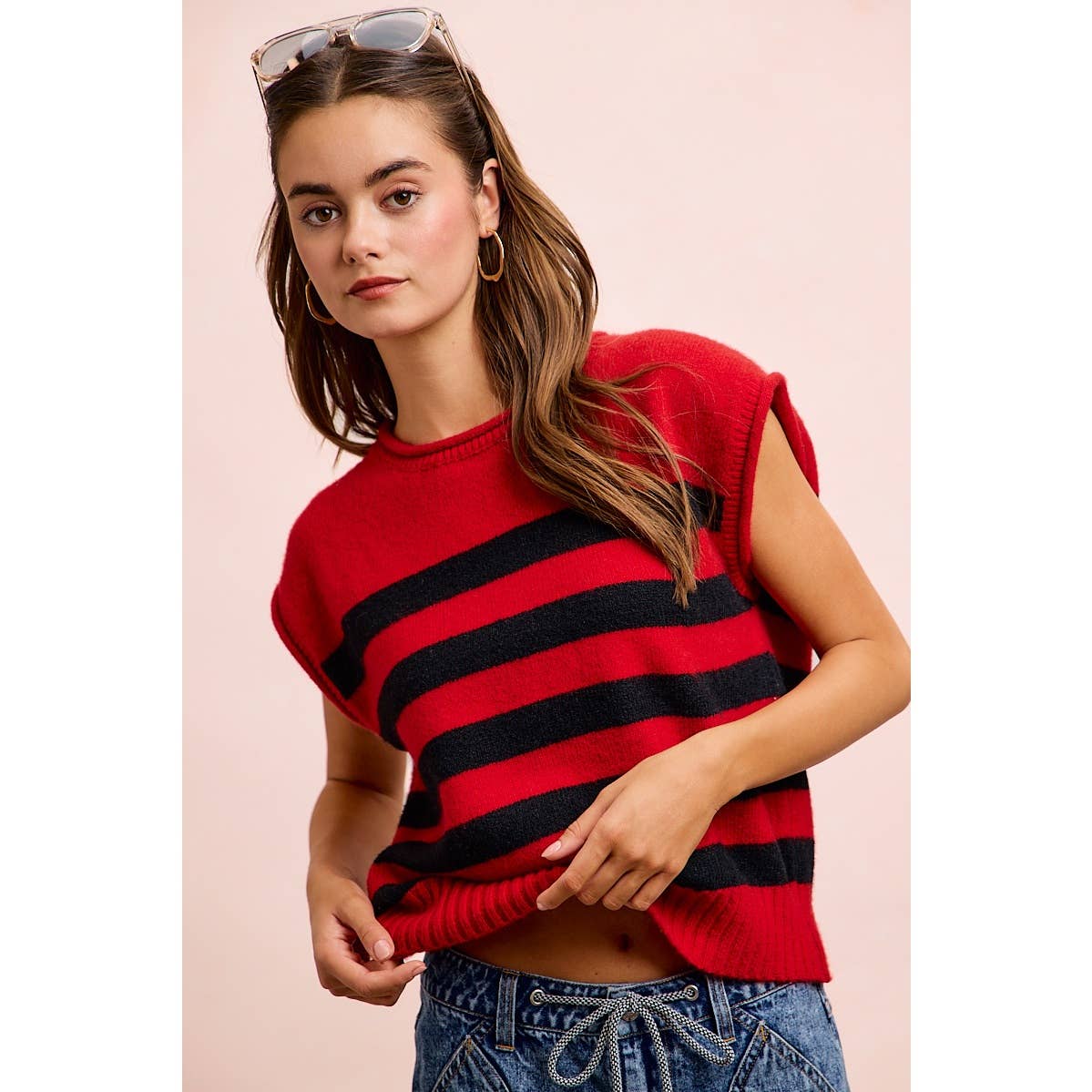 STRIPED SLEEVELESS KNIT TOP: RED/BLACK / S