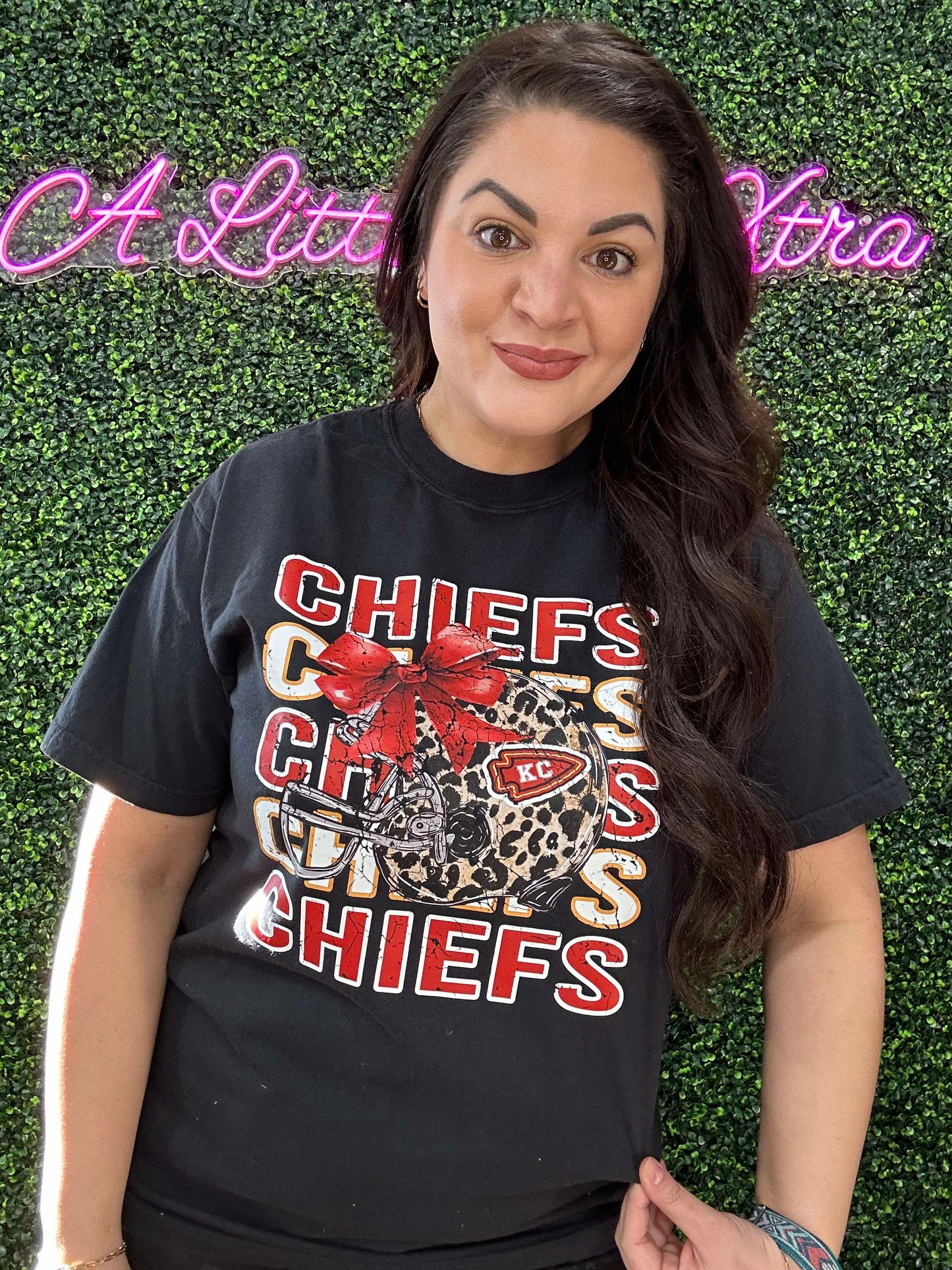 Chiefs Stacked Bow Tee