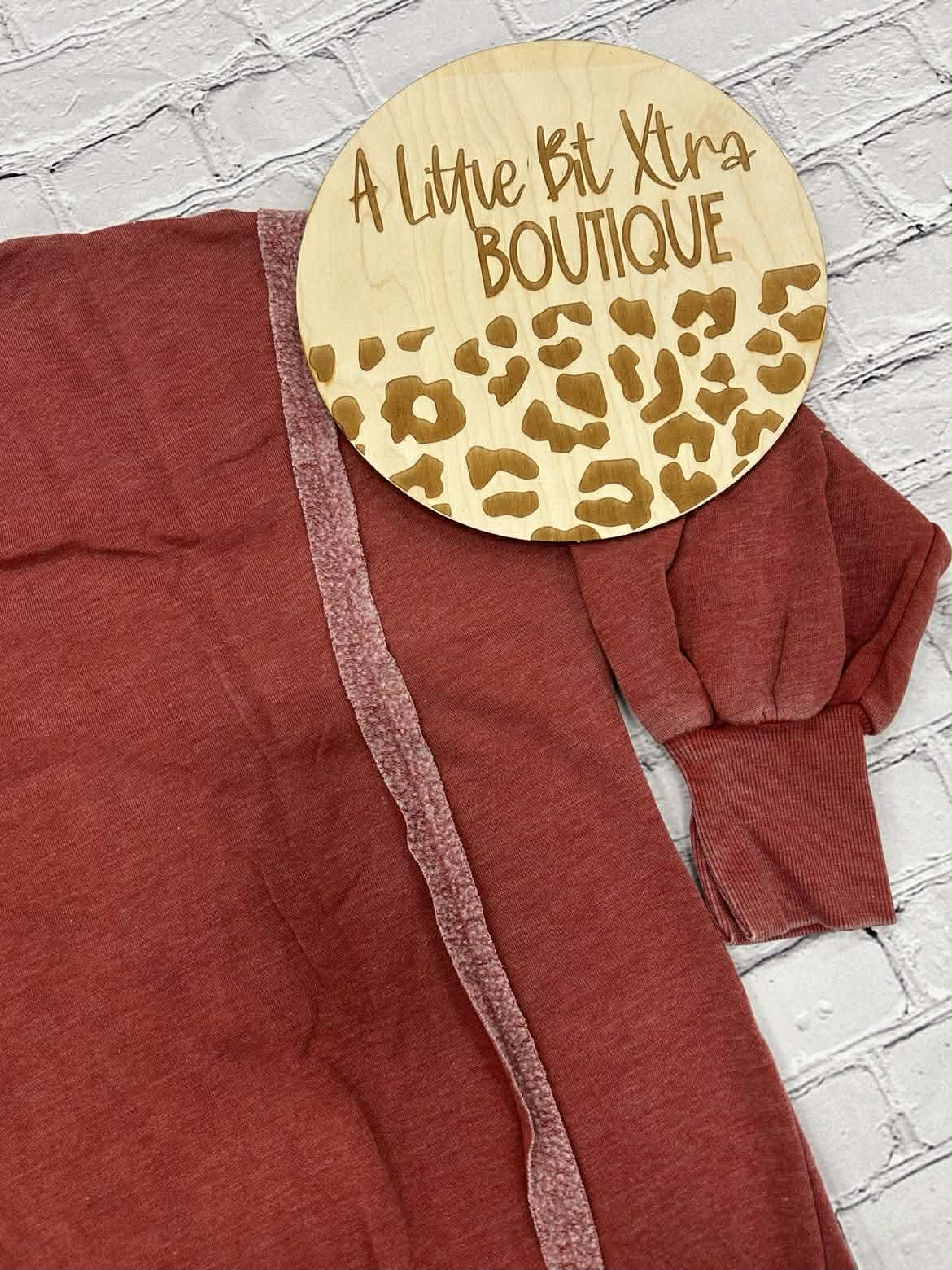 EXPOSED SEAM BRICK SWEATSHIRT