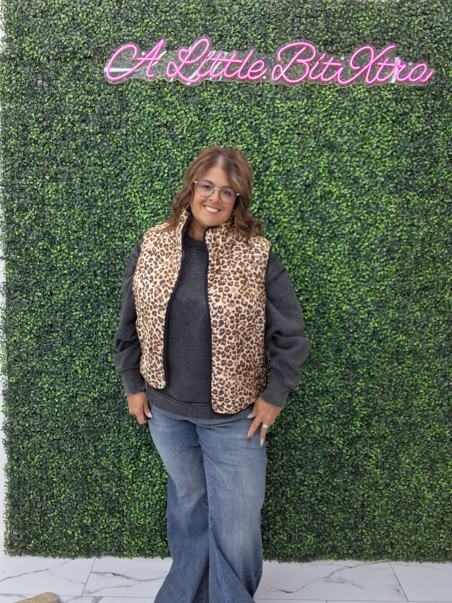 LEOPARD PRINT QUILTED VEST: LEOPARD/BLACK