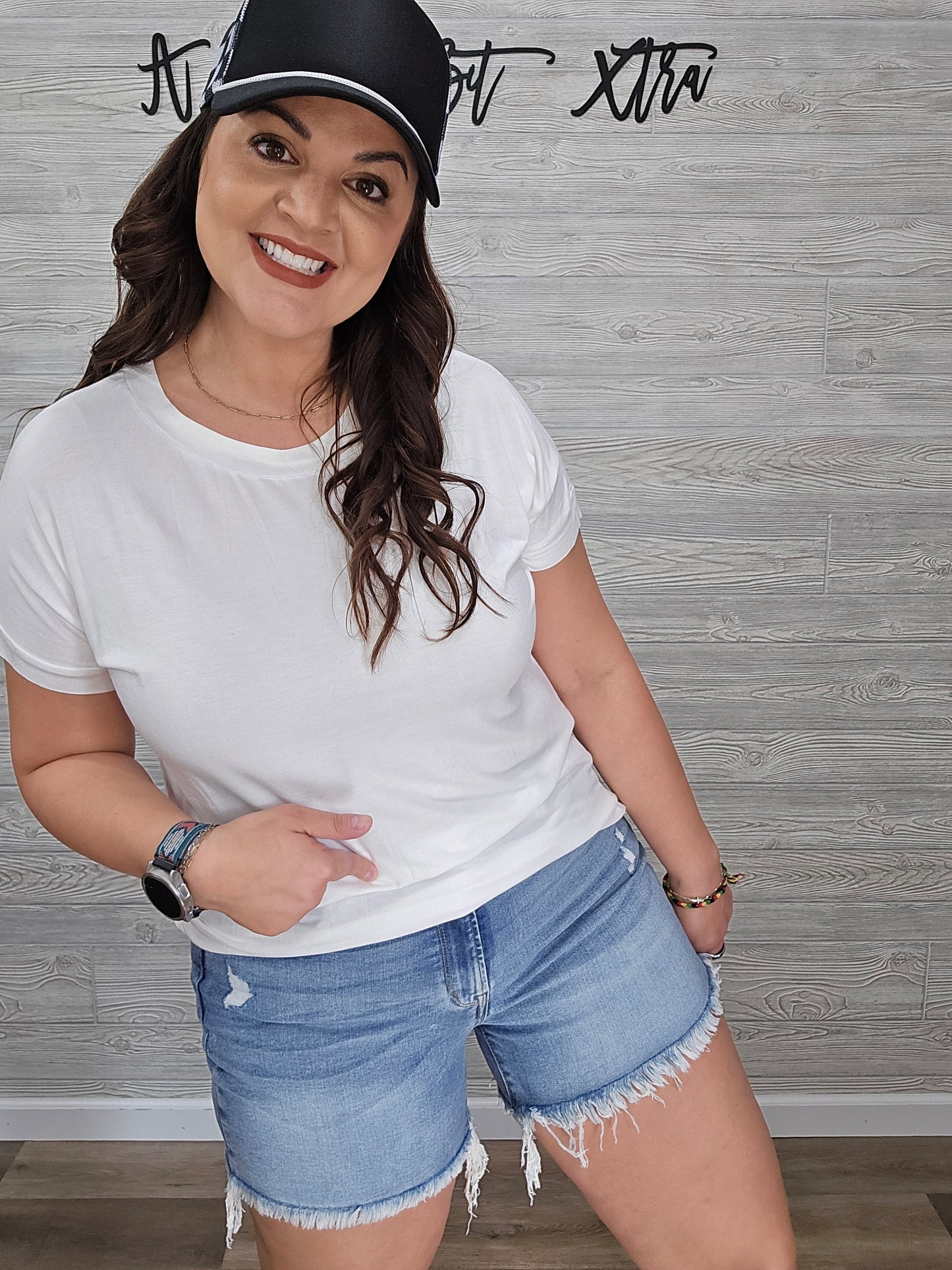 Z MEDIUM RAW FRAYED HEM RIPPED DENIM SHORTS