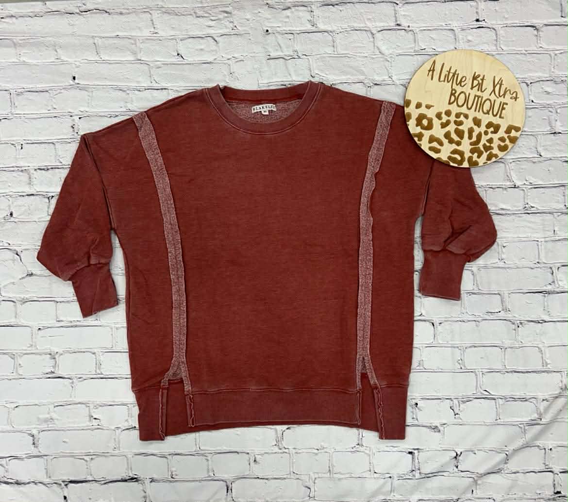 EXPOSED SEAM BRICK SWEATSHIRT