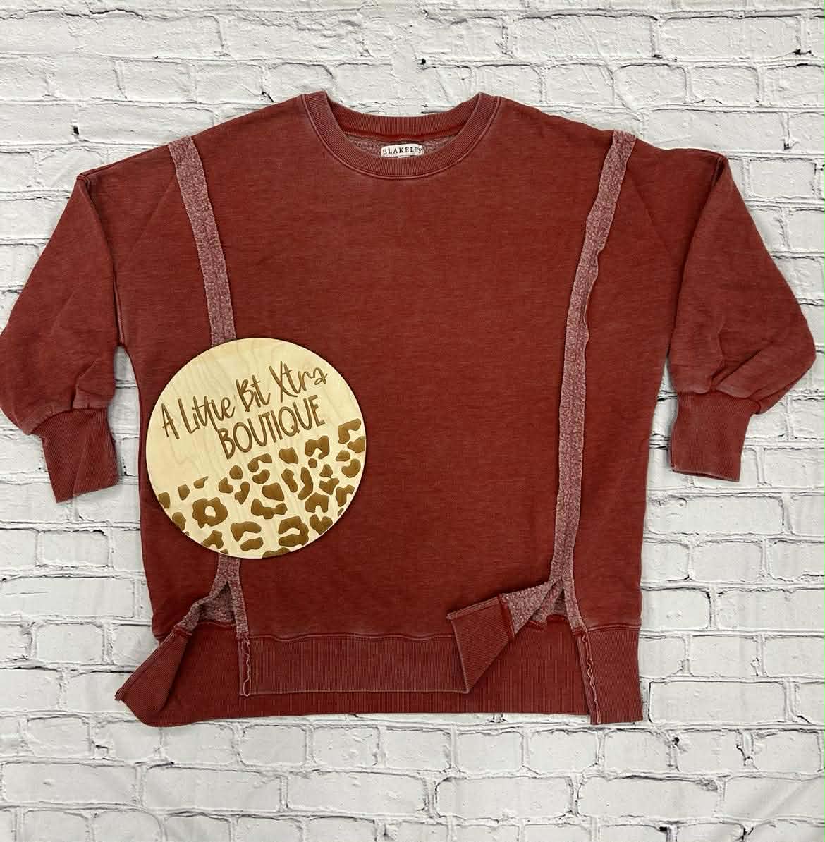 EXPOSED SEAM BRICK SWEATSHIRT