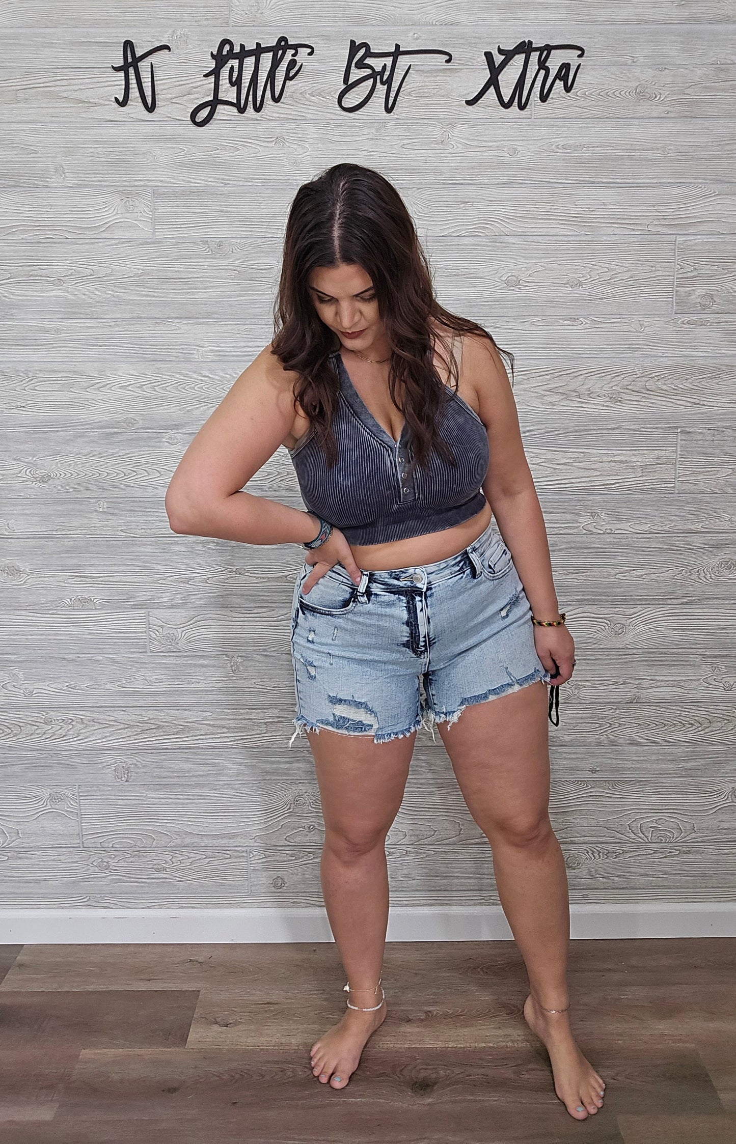 Z ACID WASHED DISTRESSED HEM SHORTS