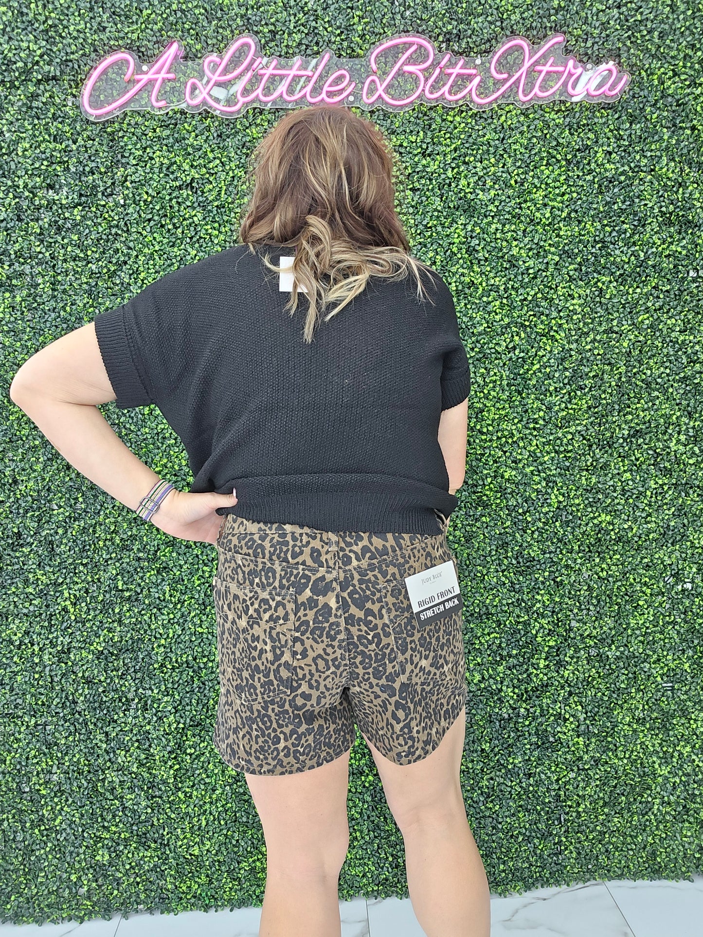 JB CUT OFF LEOPARD PRINT SHORTS 150392