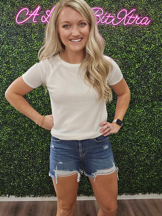 Z DARK WASH DISTRESSED HEM DENIM SHORTS