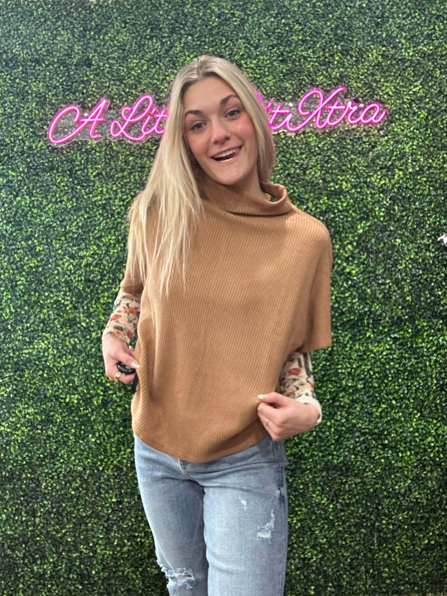 DEEP CAMEL MOCK NECK SWEATER