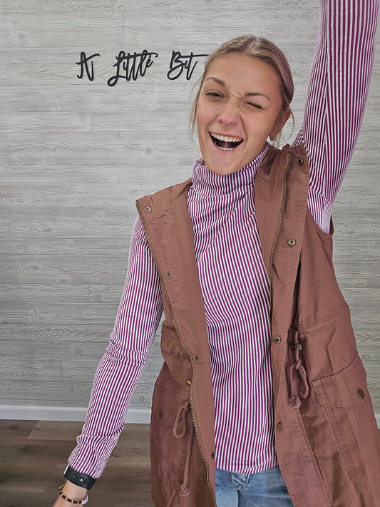 LIGHT PLUM RIBBED TURTLE NECK