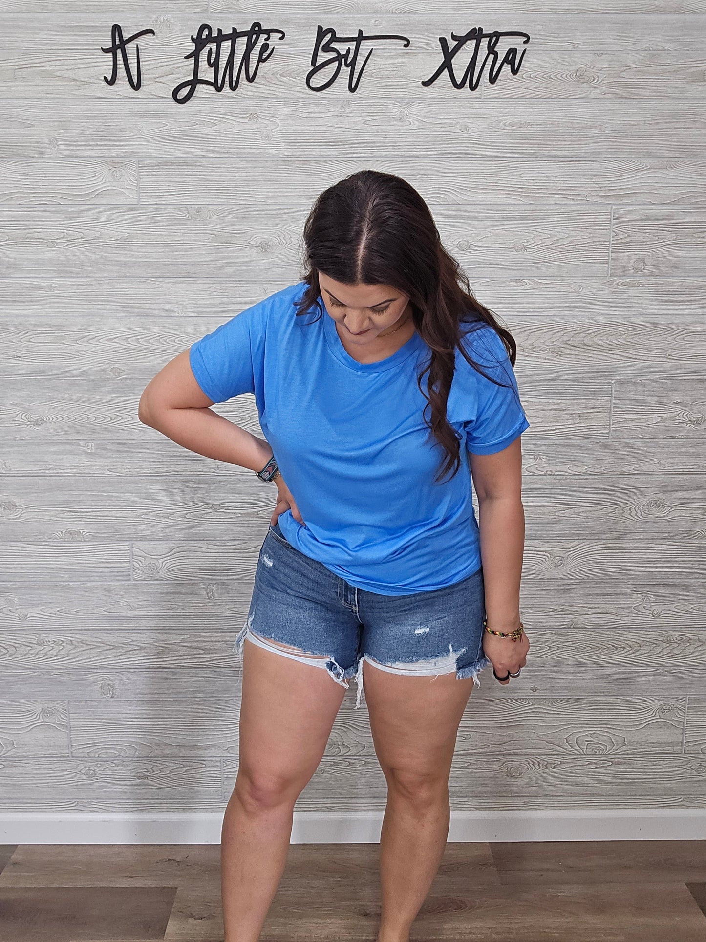 Z DARK WASH DISTRESSED HEM DENIM SHORTS