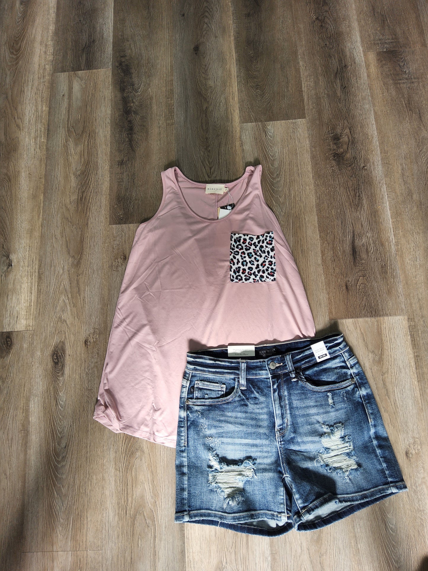 JB DISTRESSED JEAN SHORTS