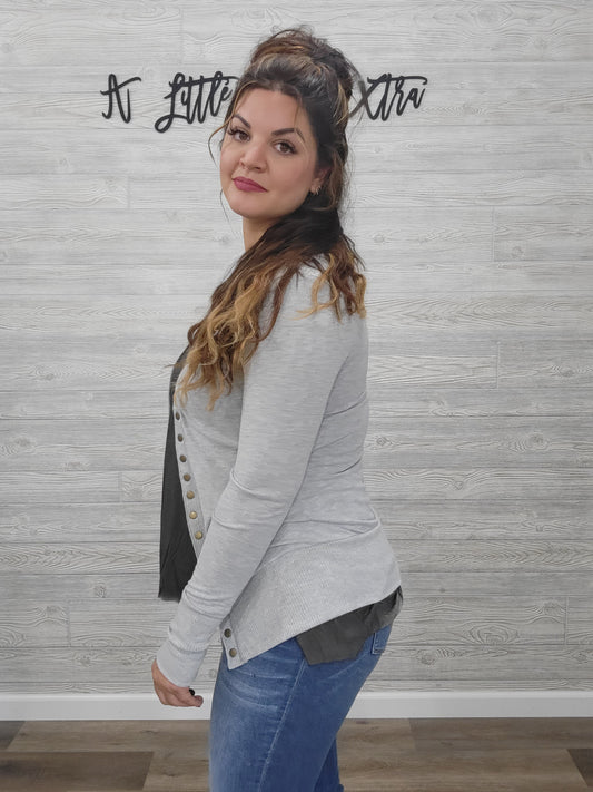 GREY BUTTON SNAP CARDIGAN