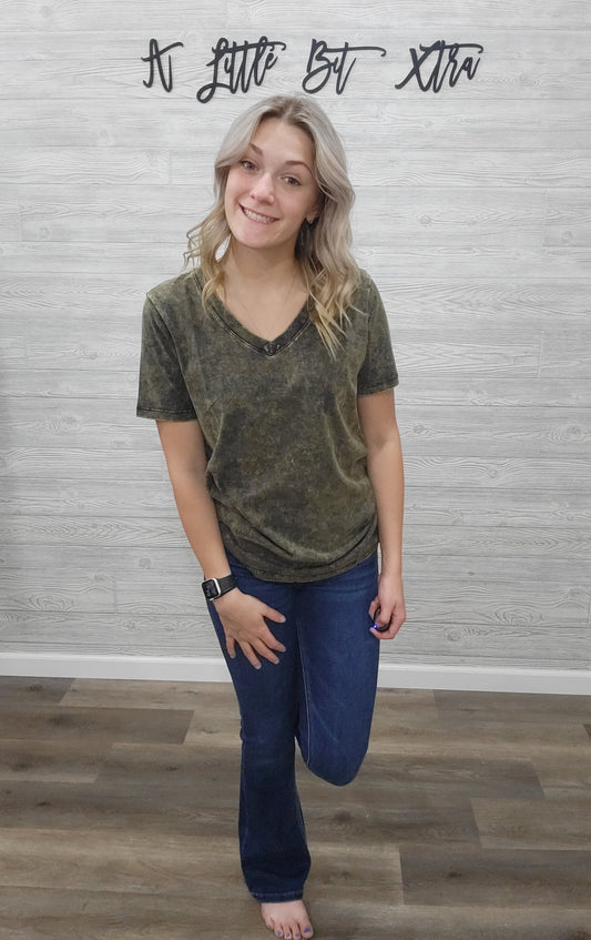 ACID WASH OLIVE TEE