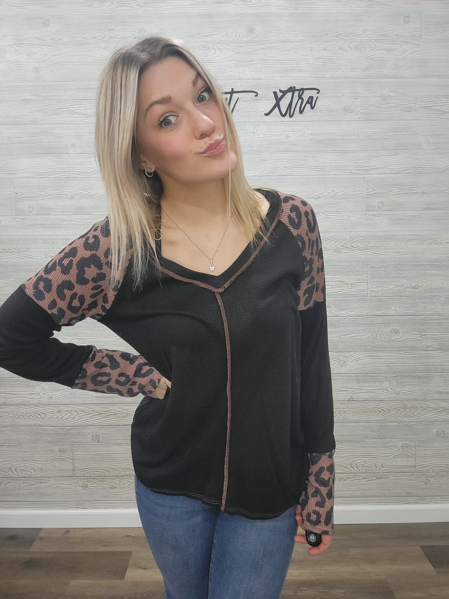 BLACK WAFFLE TOP WITH LEOPARD DETAIL