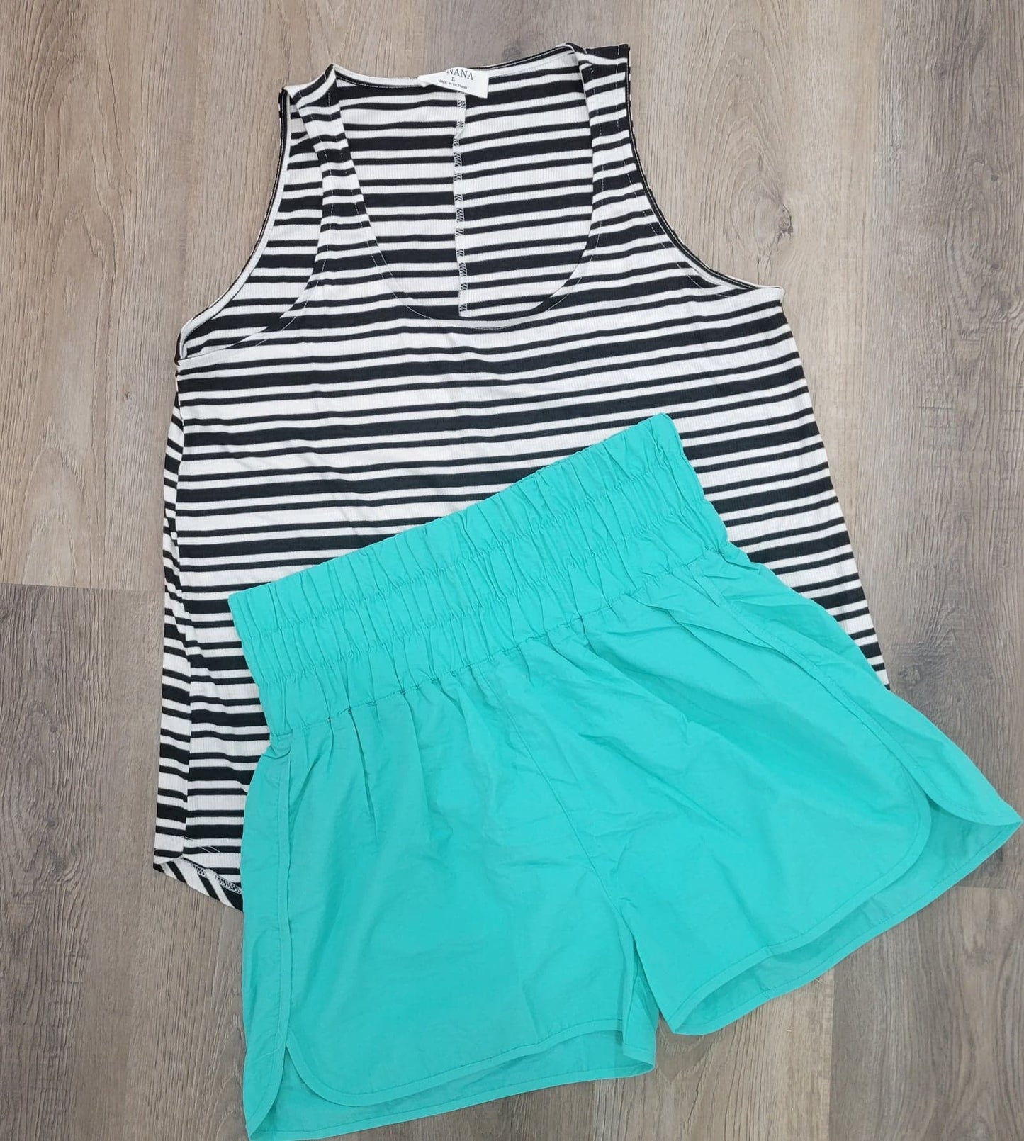 BLACK STRIPED FLOWY TANK