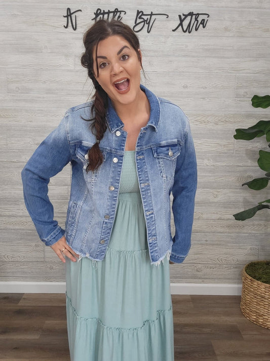 DISTRESSED JEAN JACKET