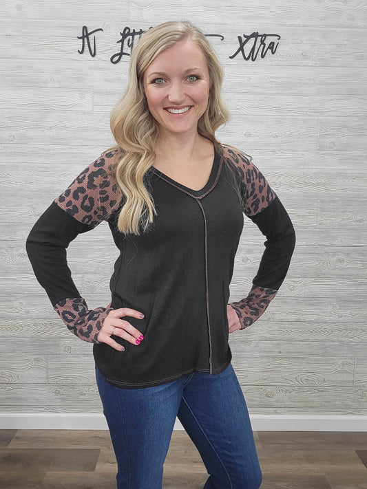 BLACK WAFFLE TOP WITH LEOPARD DETAIL